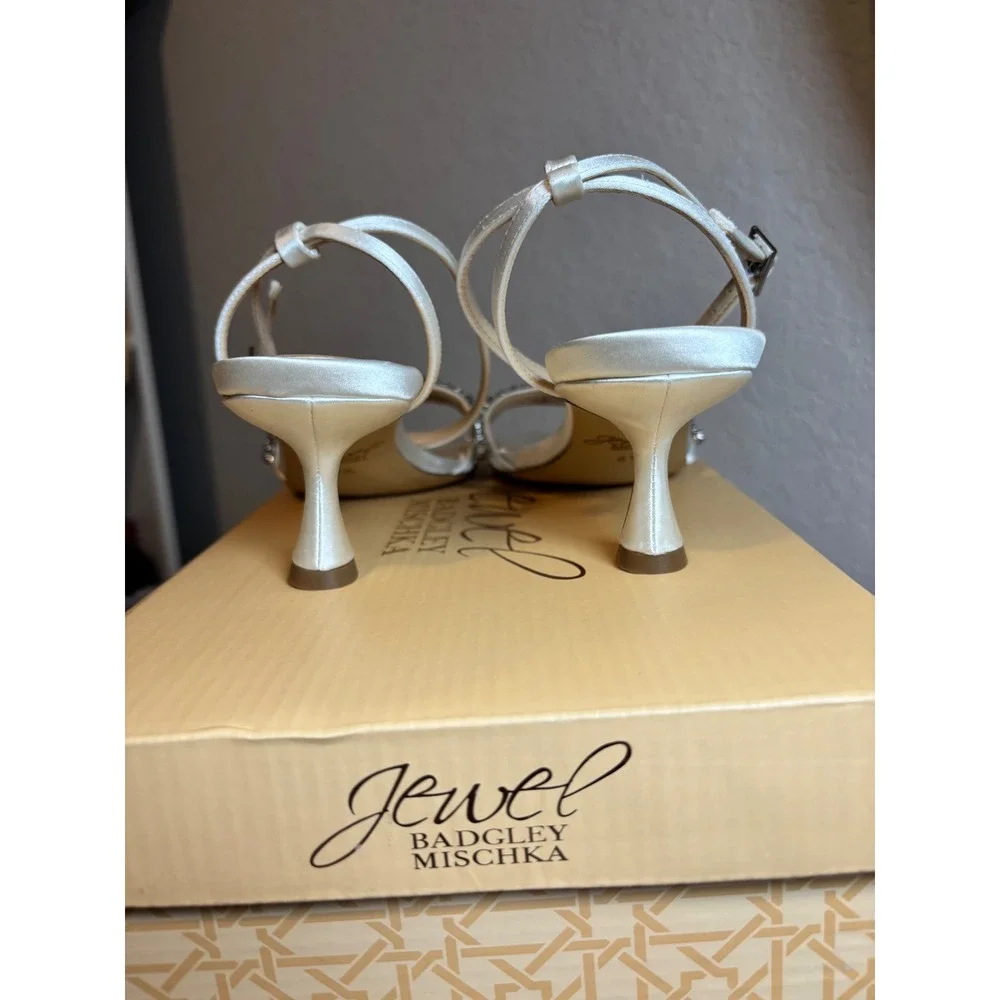 Jewel Badgley Mischka Nayla Sandals Women 6.5 Ivory Satin Rhinestone Kitten Heel